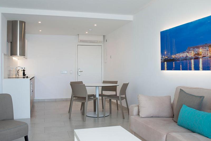 Standard One-Bedroom Apartment image 3