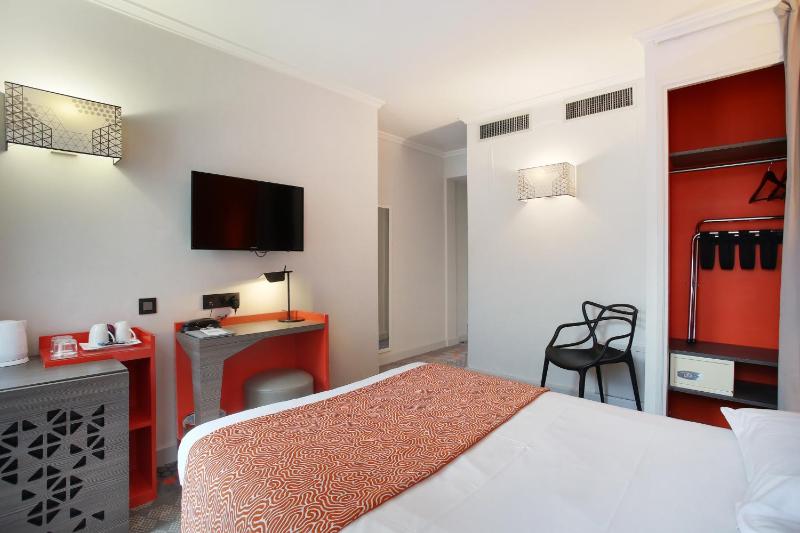 Superior Double or Twin Room image 4