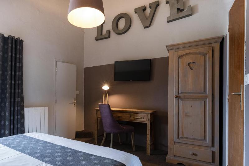 Double Room image 3