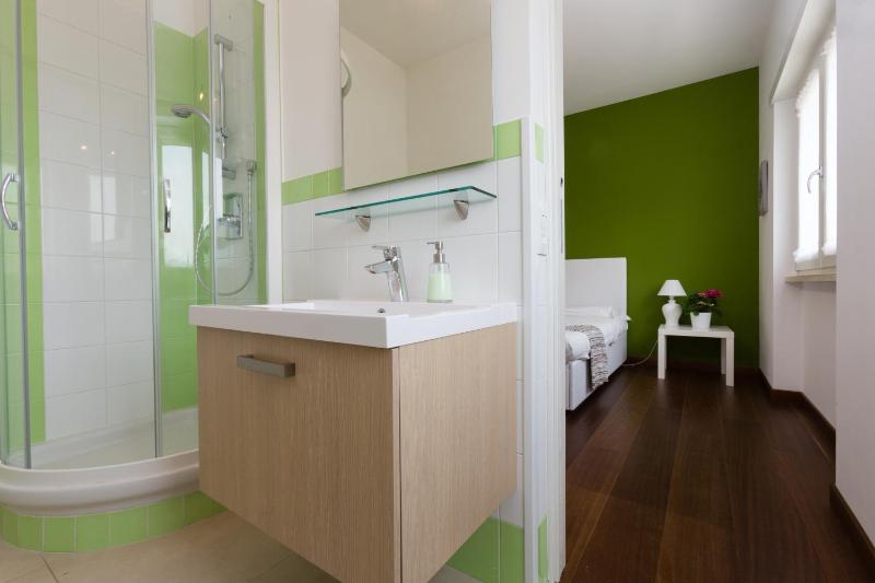 Standard Triple Room image 2