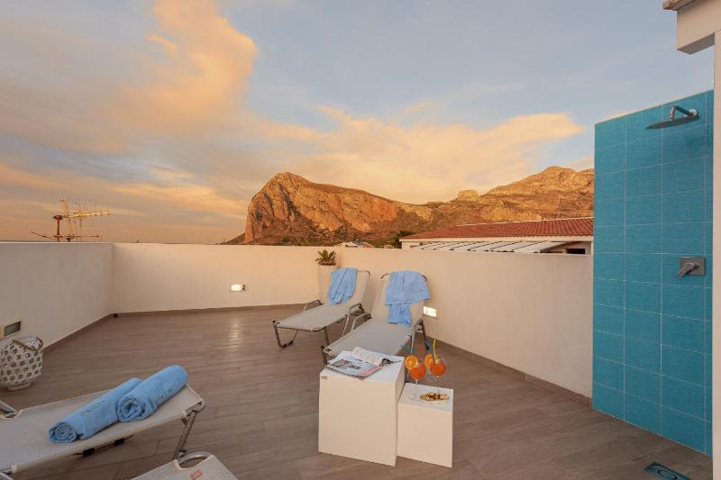 Double Room with Terrace image 4