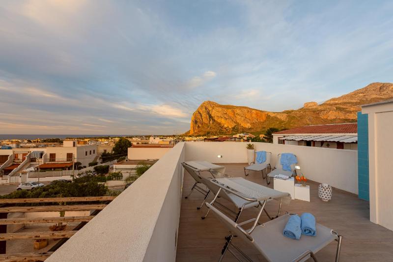 Double Room with Terrace image 3