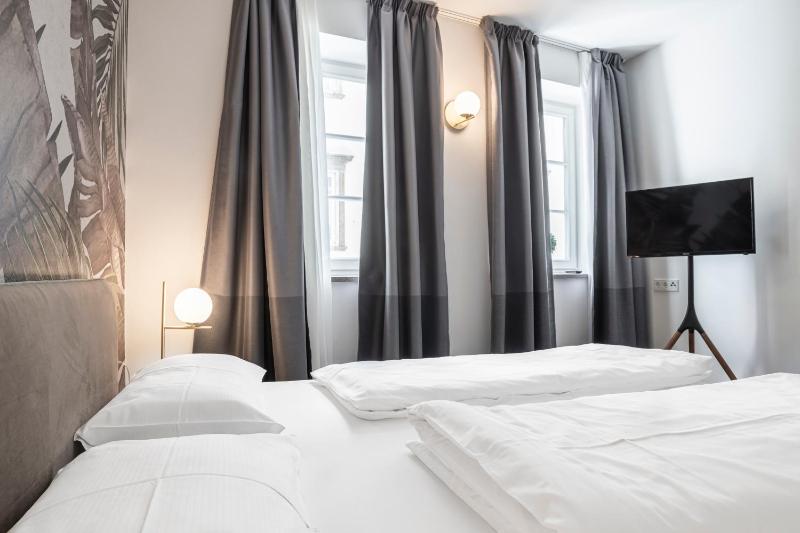 One-Bedroom Apartment image 4