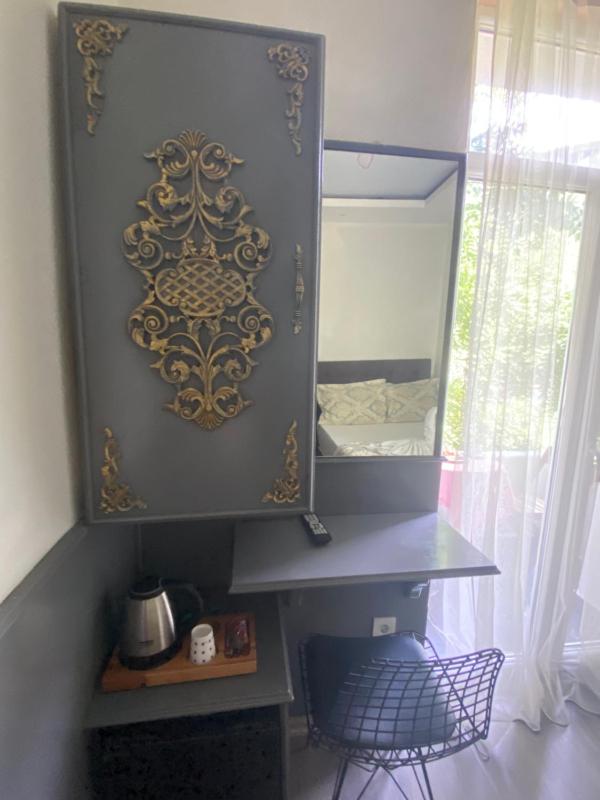 Double Room with Balcony image 4