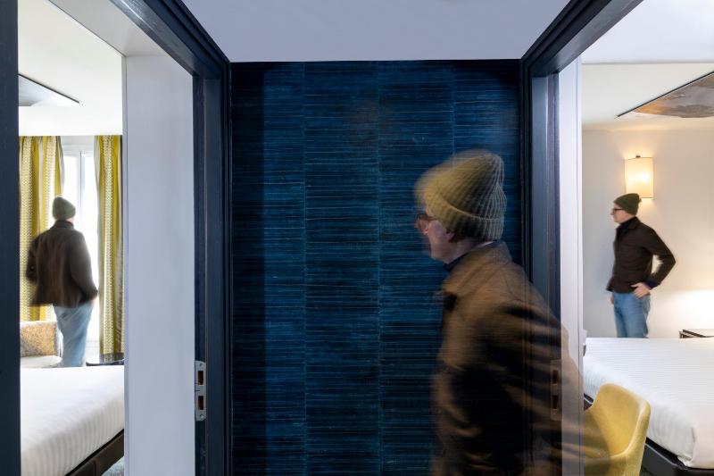 Family Suite with two connecting rooms image 3