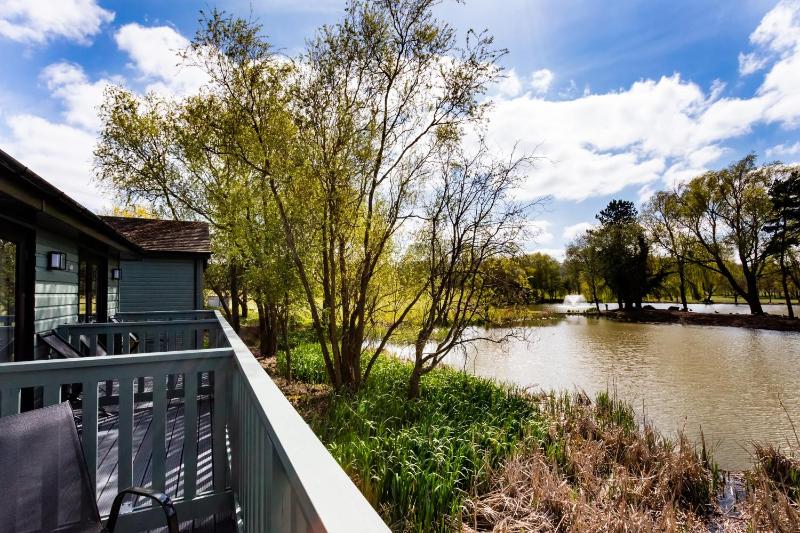 Double Room with Lake View image 2