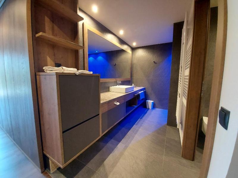 Deluxe Junior Suite with Balcony image 1