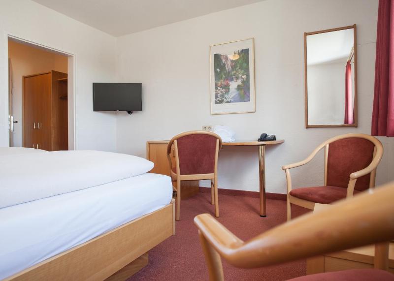 Double Room image 4