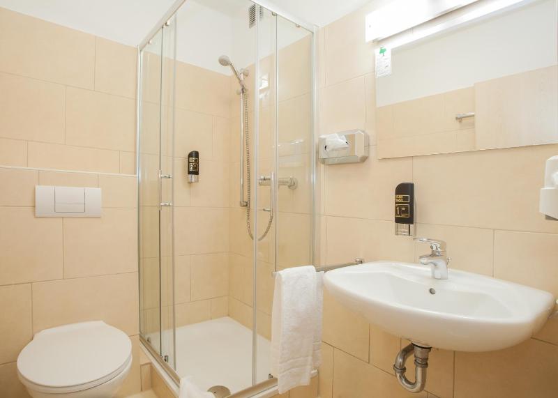 Economy Double Room image 3