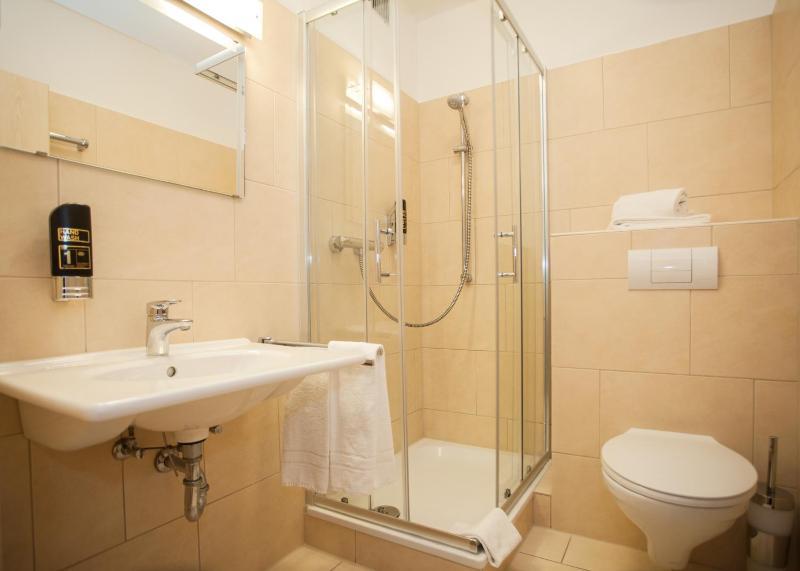 Economy Double Room image 2