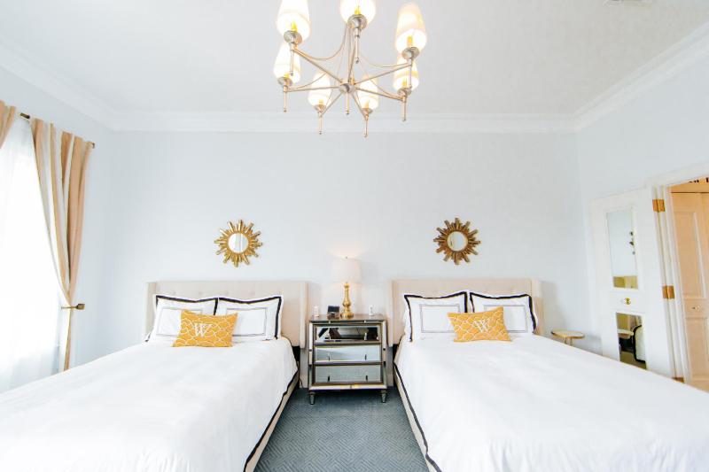 Queen Room with Two Queen Beds image 3