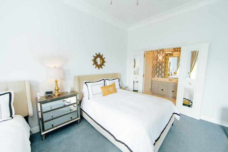 Queen Room with Two Queen Beds image 2
