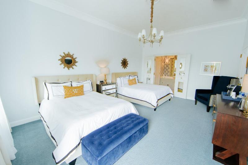 Queen Room with Two Queen Beds image 4