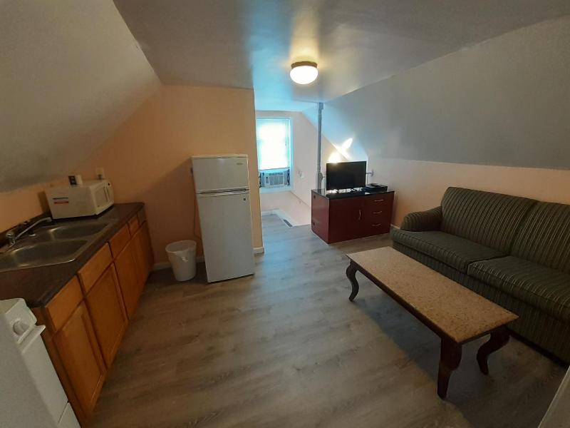 Studio Apartment image 3
