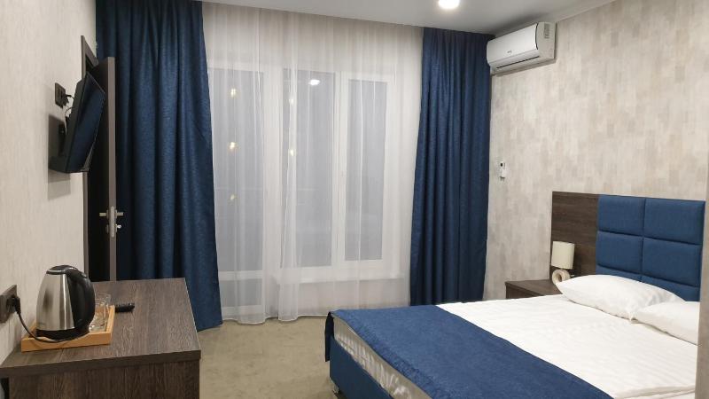 King Room with Two King Beds image 1