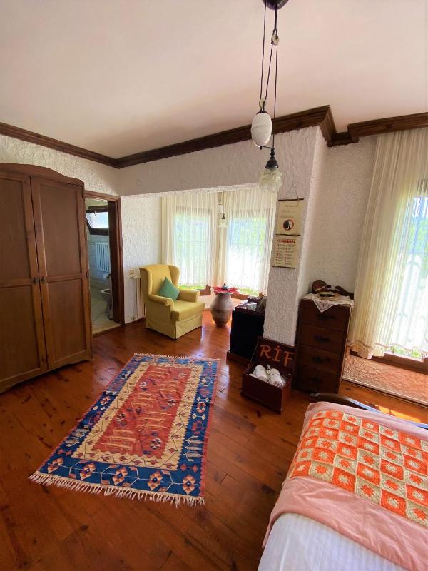 Superior Queen Room image 3