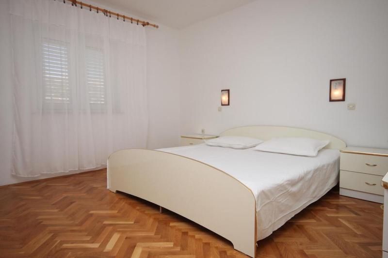 One-Bedroom Apartment with Terrace and Sea View image 2