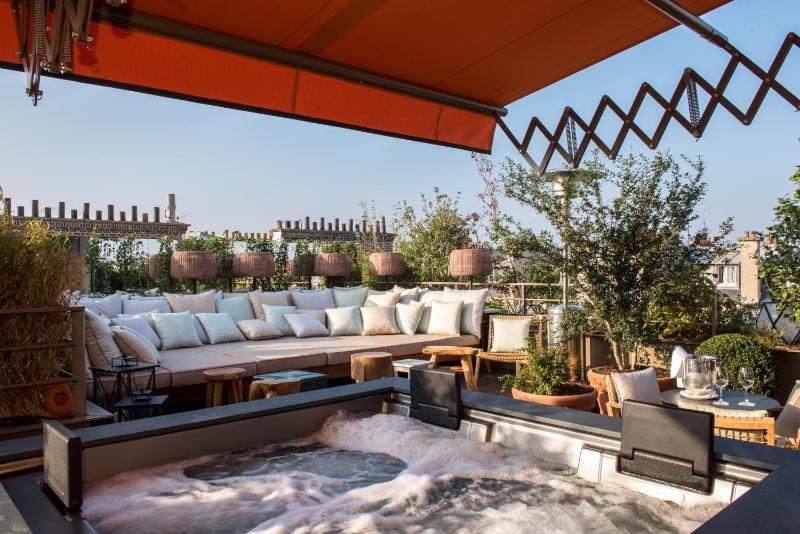 Suite with Terrace and Spa Bath image 3