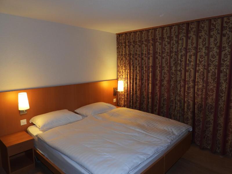 Deluxe Double Room with Balcony image 2