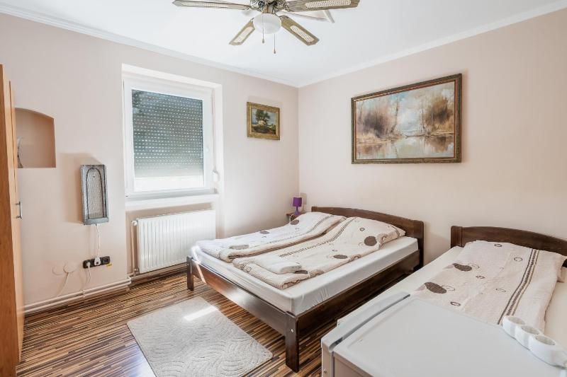 Standard Twin Room image 1