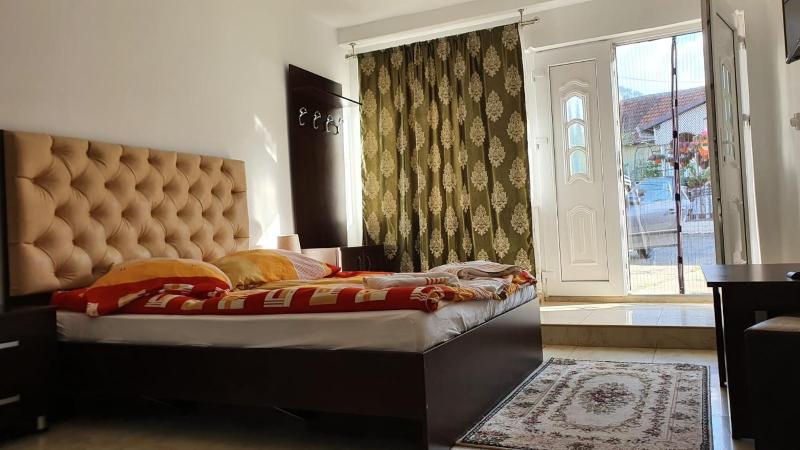 Double Room with Private Bathroom image 3