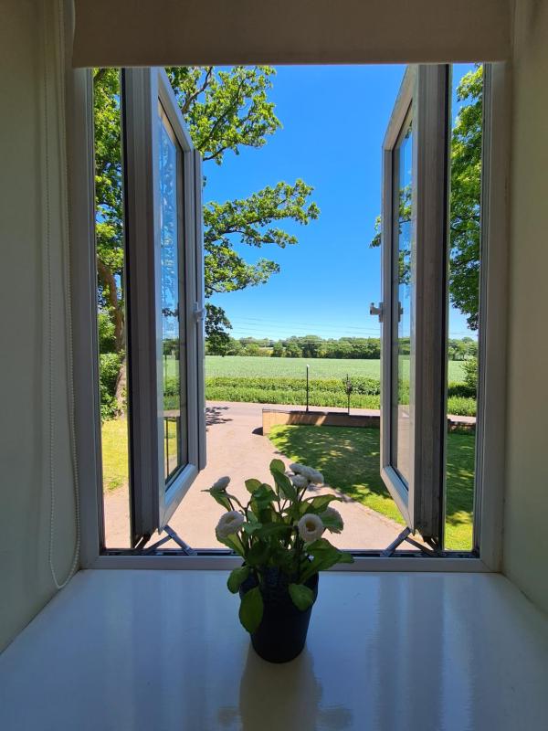 Beautiful Country Apartment rated Exceptional - image 1