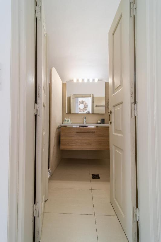 Standard Suite with Caldera View image 3