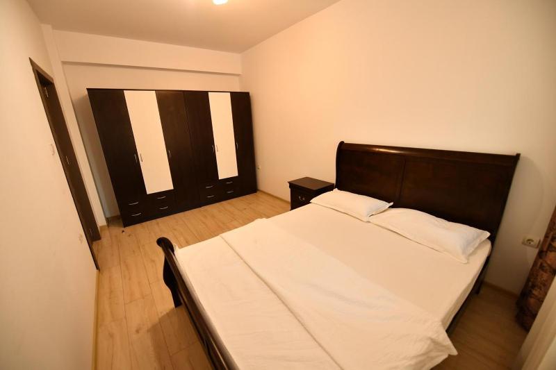 One-Bedroom Apartment image 4