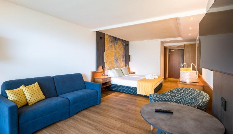 Double Room with Garden View image 3