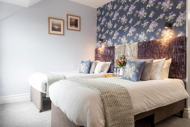 Deluxe King Room image 2