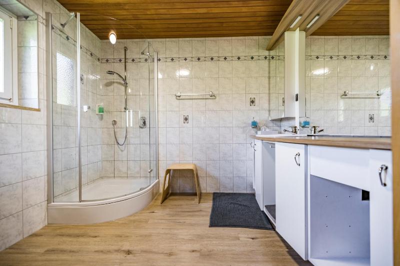 Double Room with Bathroom image 2