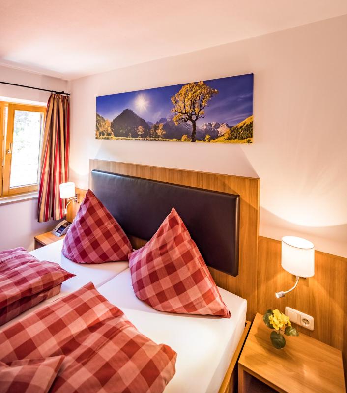 Deluxe Double Room image 1