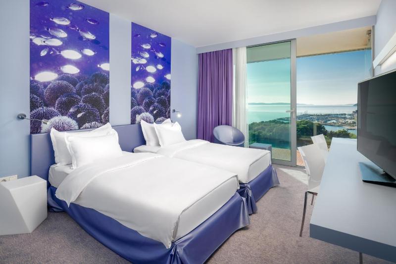 Superior Room with Sea View and Balcony image 1