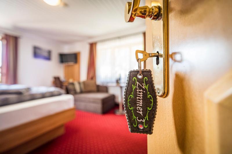 Deluxe Double Room with Balcony image 4