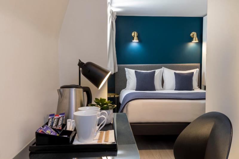 Two Adjoining Double Rooms image 4
