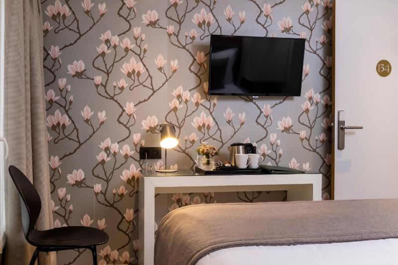 Two Adjoining Double Rooms image 1