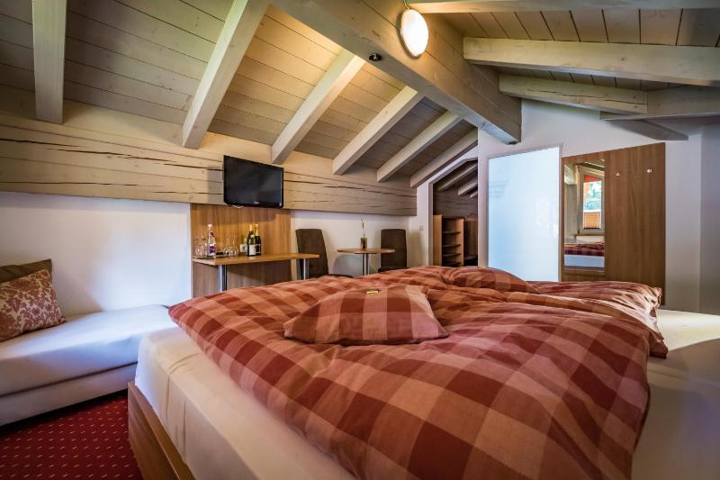 Double Room with Balcony image 4