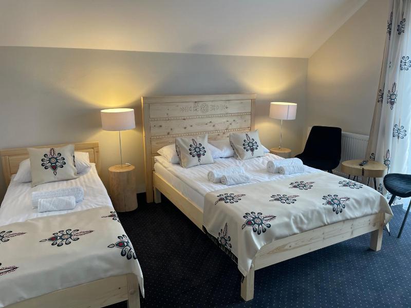 Triple Room with Lake View image 3