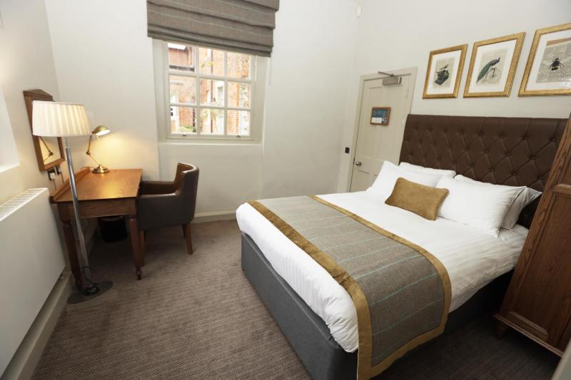 Standard Double Room image 1