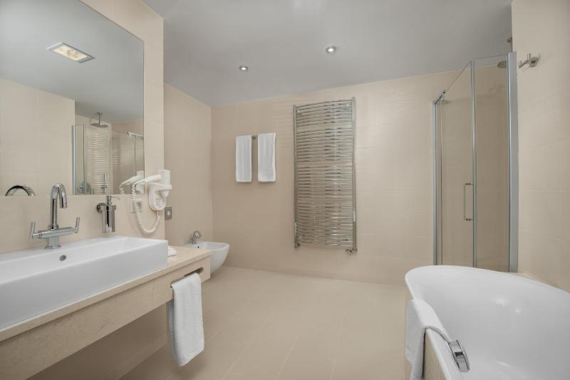 Senior Suite image 2
