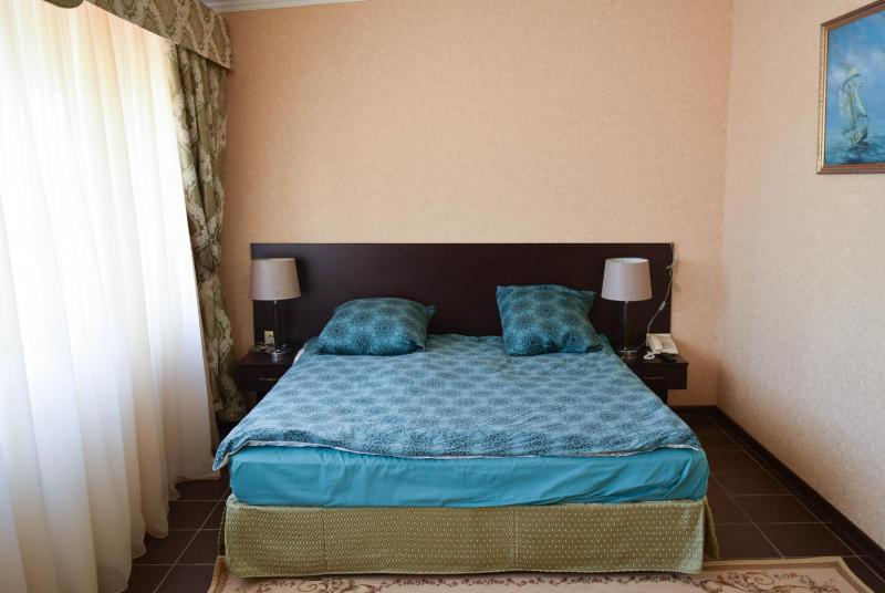 One-Bedroom Suite image 3