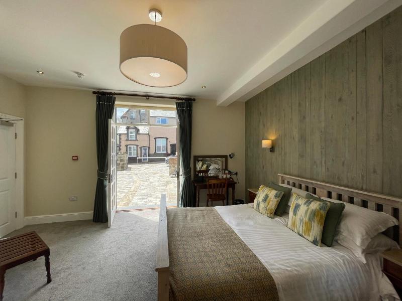 Double Room image 2