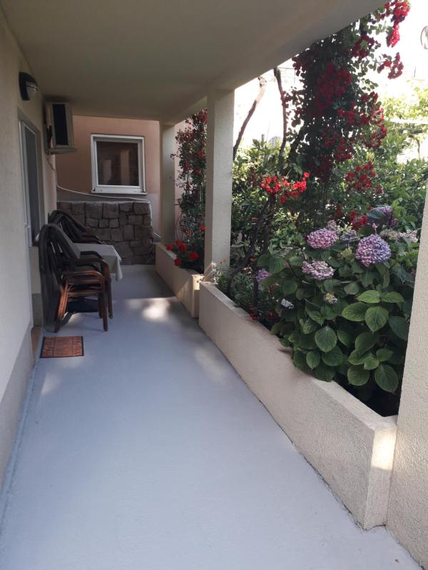Studio with Patio image 2