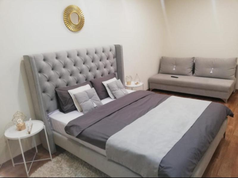 One-Bedroom Apartment image 2