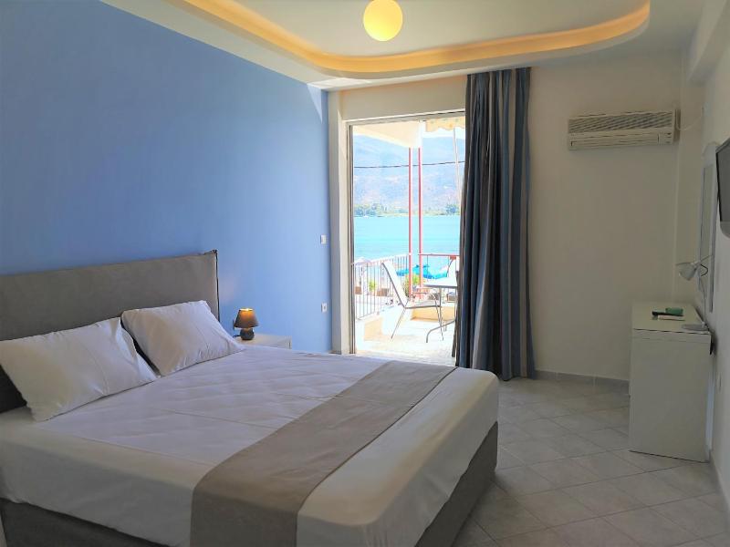 Apartment with Sea View image 3