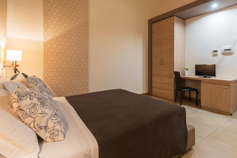 Standard Double or Twin Room image 3