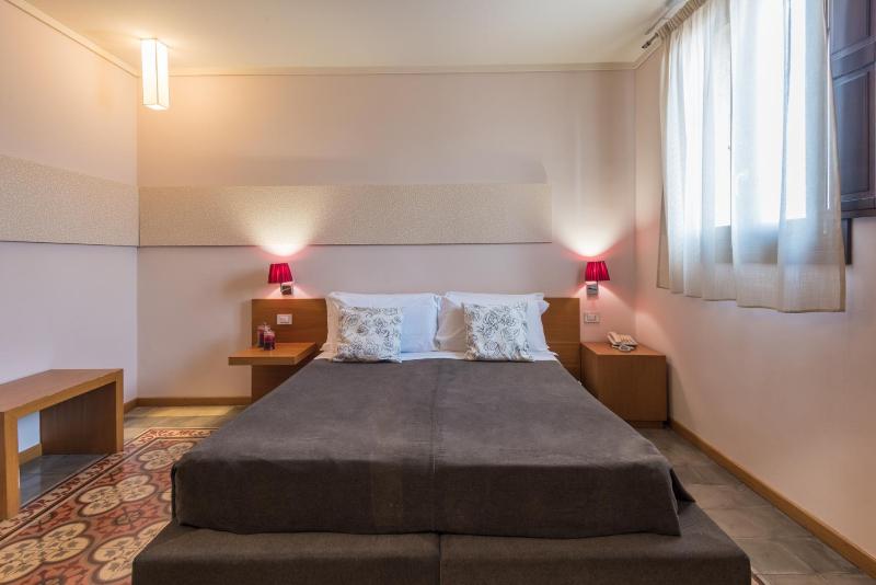 Standard Double or Twin Room image 4