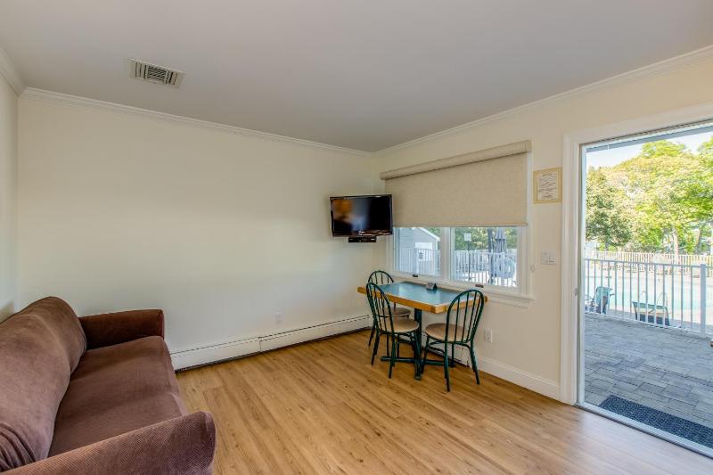One Bedroom Suite #20 image 2