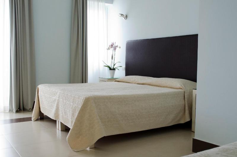Double or Twin Room with Garden View image 2