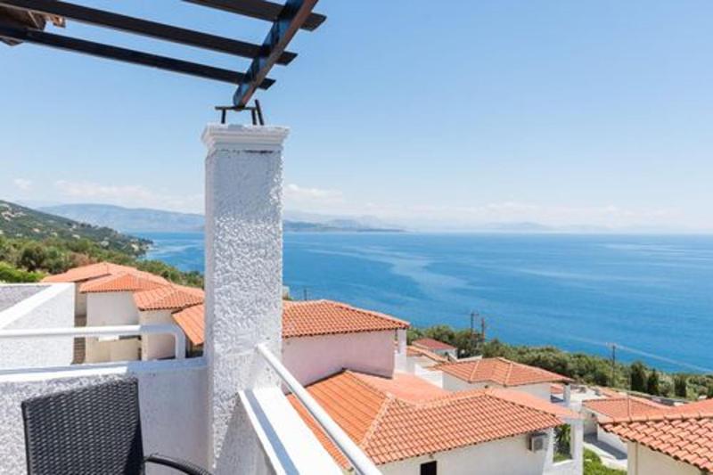 Superior Two-Bedroom Suite with Sea View image 2